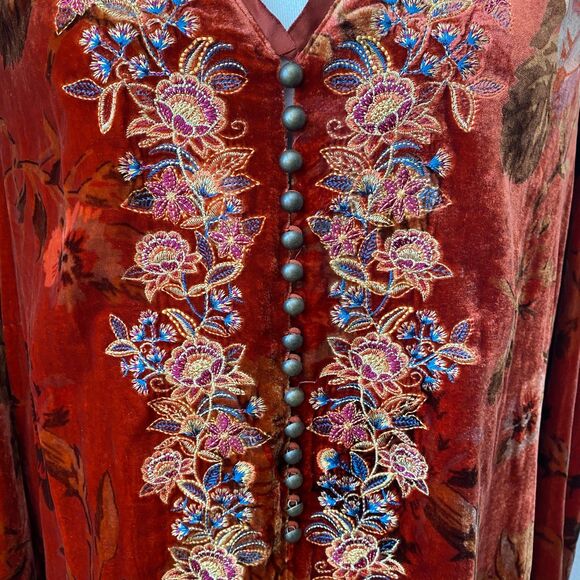 SUNDANCE Burnt Orange Velvet Floral Embroidered BoHo Festival Bell Sleeve M Top - Picture 3 of 11